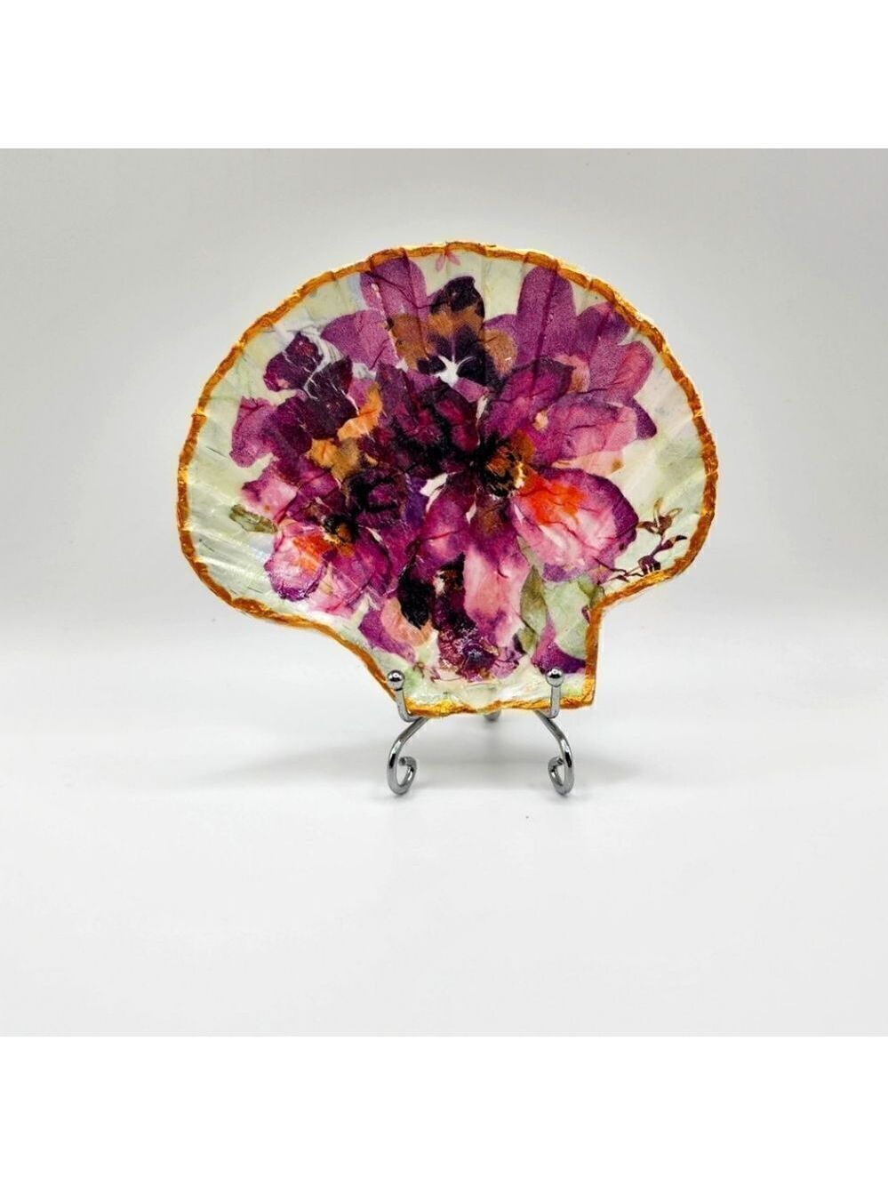Decoupage Scalloped shell purple flowers